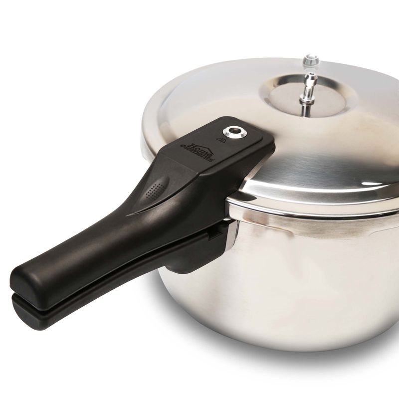 Olla-a-Presion-con-Acero-Inoxidable-recuerda-quer-cocinar-en-ollas-a-presion-mantiene-los-valores-nutritivos-de-los-alimentos-ademas-cuenta-con-5-Sistemas-Reales-de-Seguridad-Integrados.